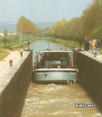 Canal de Bourgogne - Au fil de l'eau (2) (Copier).jpg