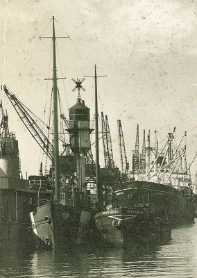 Le Havre, Feuerschiff und anderes, Ausschnitt Feuerschiff und Jean Grall 600 (Bel, Coll. vM) - resized.jpg