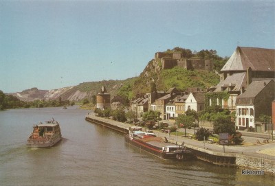 Givet (Ardennes) - Le quai de la Meuse - Au fond la citadelle de Charlemont et la Tour Victoire (1) (Copier).jpg