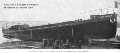 ESSO ROUEN mise à l'eau (Copier).JPG (132.45 Kio) Vu 11864 fois ESSO ROUEN mise à l'eau (Copier).JPG