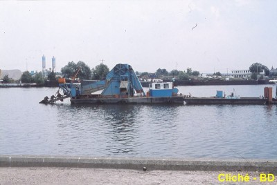 IMG_2198208 Début Aout Conflans bras Favé VILLE DE MAUBEUGE Drague EMCC# (Copier).jpg (96.5 Kio) Vu 3381 fois IMG_2198208 Début Aout Conflans bras Favé VILLE DE MAUBEUGE Drague EMCC# (Copier).jpg