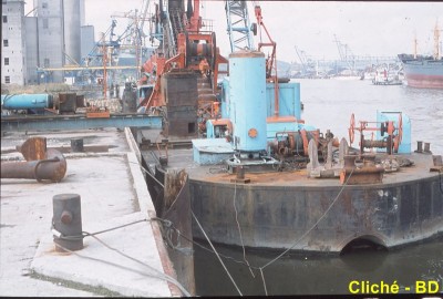 IMG_19820811_Rouen  (9) Ponton Grue EMCC ex Drague (Copier).jpg (122.42 Kio) Vu 2406 fois IMG_19820811_Rouen  (9) Ponton Grue EMCC ex Drague (Copier).jpg