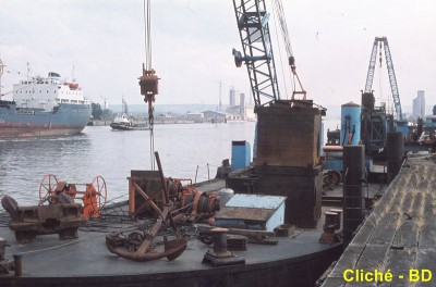 IMG_19820811_Rouen  (7) Ponton Grue EMCC ex Drague (Copier)#.jpg (106.17 Kio) Vu 2406 fois IMG_19820811_Rouen  (7) Ponton Grue EMCC ex Drague (Copier)#.jpg