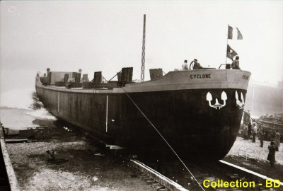 IMG_20170216_0024 Chantiers ACHS CYCLONE Lancement en présence de Raoul Salles (Copier) (2).jpg (85.15 Kio) Vu 4729 fois IMG_20170216_0024 Chantiers ACHS CYCLONE Lancement en présence de Raoul Salles (Copier) (2).jpg