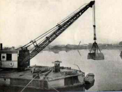 Ponton grue ARCHIMEDE (Morillon Corvol).PNG (361.35 Kio) Vu 2012 fois Ponton grue ARCHIMEDE (Morillon Corvol).PNG