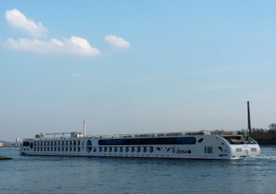 A-Rosa-Viva-4-14-04-2016-Oosterhout (2).JPG (123.16 Kio) Vu 1894 fois A-Rosa-Viva-4-14-04-2016-Oosterhout (2).JPG