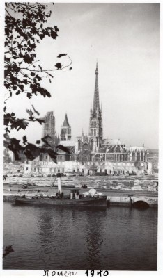 Laita von 1922 in Rouen 1940 (DR, Coll. vM)  resized.jpg