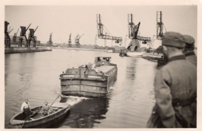 X in Calais 194x (DR, Coll. vM) - resized.jpg