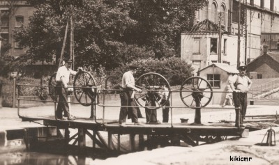 Lourches (Nord) - L'écluse sur le canal de l'Escaut et la centrale électrique de la SERVA (2) (Copier).jpg