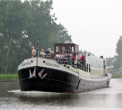 felicitas-1-14-06-2007 (2).JPG (129.01 Kio) Vu 1757 fois felicitas-1-14-06-2007 (2).JPG